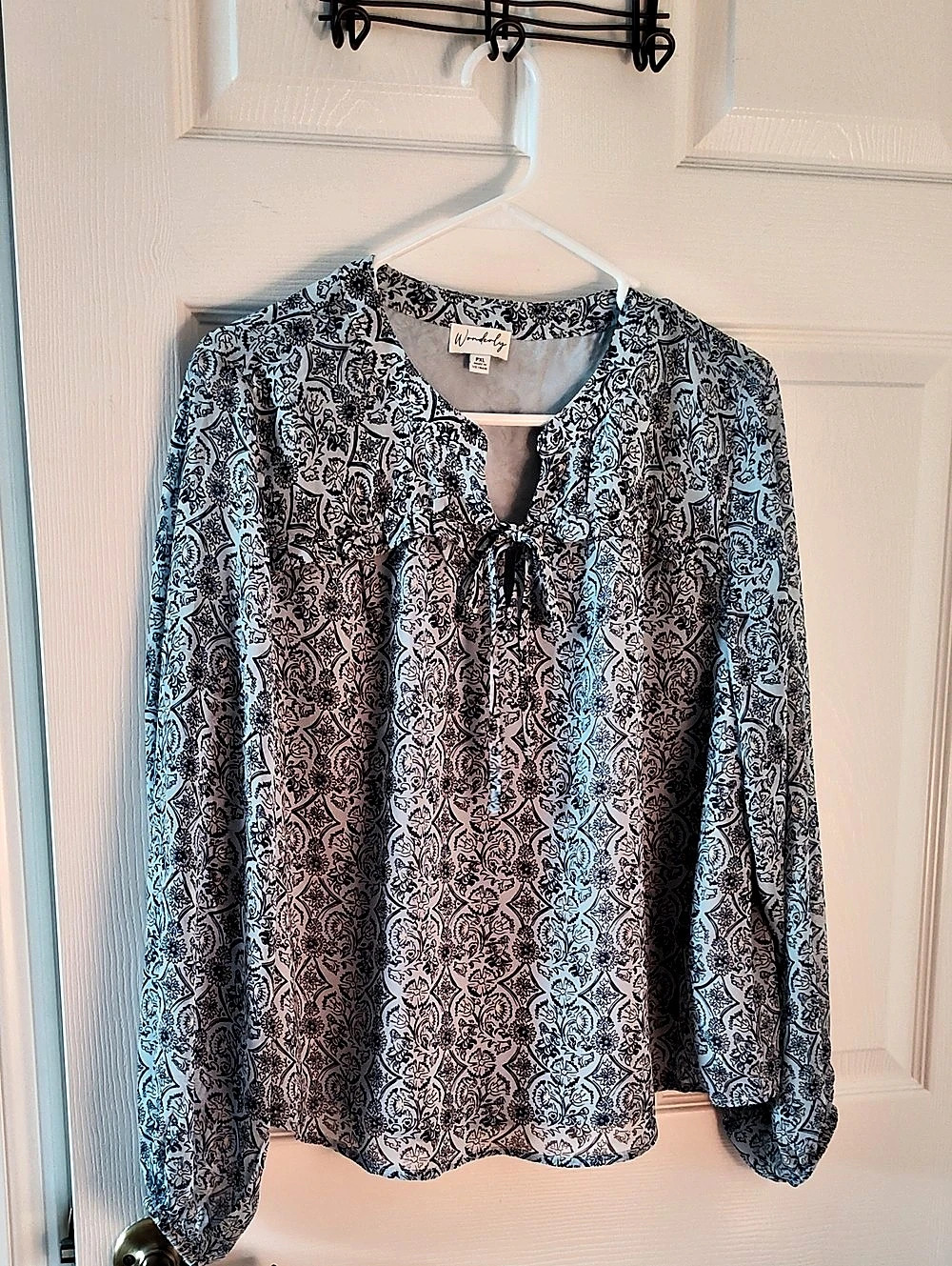Wonderly Paisley Tie Neck Blouse in Blue & White XL Like New